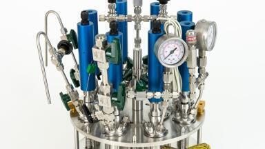 Extremely Flexible Device for High Pressure Parallel Chemistry