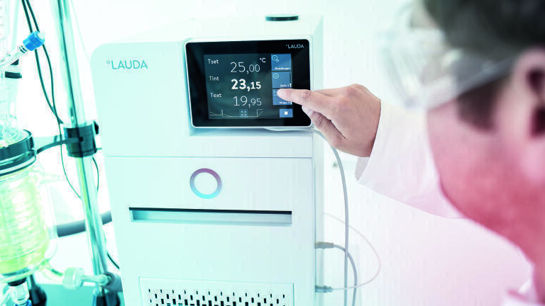 Cooling Circulation Thermostats for a Maximum Cooling Capacity