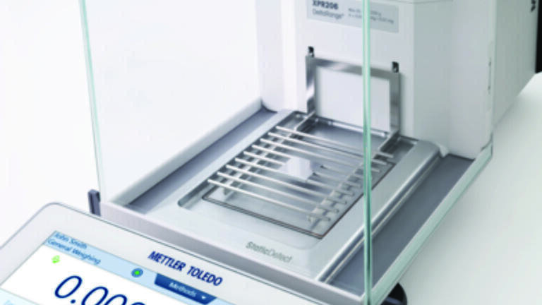 Eliminate electrostatic charges and avoid one of the largest hidden sources of weighing error. Thanks to our patented antistatic solutions, XPR analytical balances detect and eliminate electrostatic charges on your sample and weighing vessel.