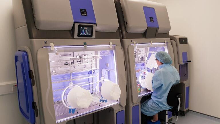Microbiology Lab, Source BioScience, 
Tramore Co Waterford, Ireland
