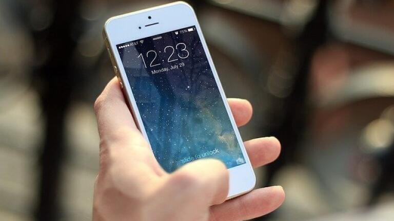 Blue Light from Your Phone Could Accelerate Aging