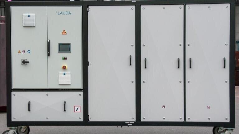 Lauda equipped the Process Cooling Units with automatic filling and draining to optimise the testing processes. The units are used at an operating temperature of -40 to 120°C. (Source: Lauda)

