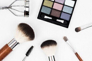 Scientists Find Harmful Bacteria on 90% of Make-Up