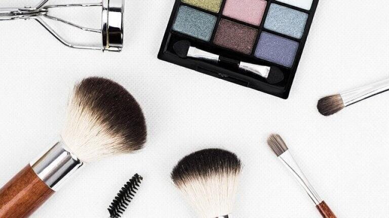 Scientists Find Harmful Bacteria on 90% of Make-Up