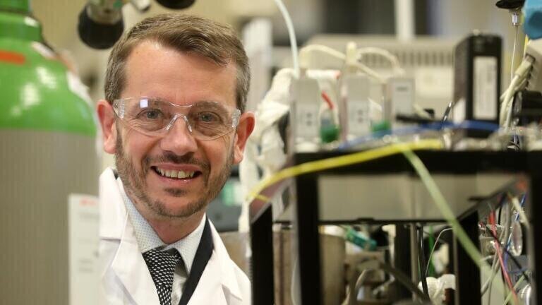 Professor Duncan Wass in the CCI lab