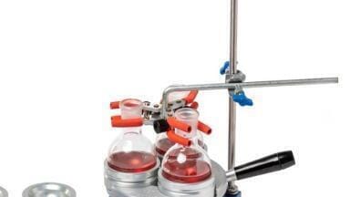 Secure Clamping of Parallel Chemistry Apparatus