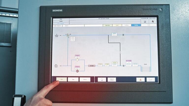 The LAUDA Kryopac system can be intuitively set and operated via a display. (Image: LAUDA) 