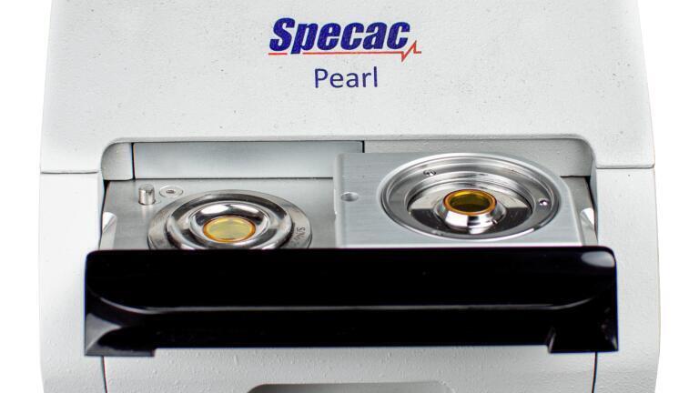 The Pearl Liquid Transmission Accessory with an Oyster Cell.