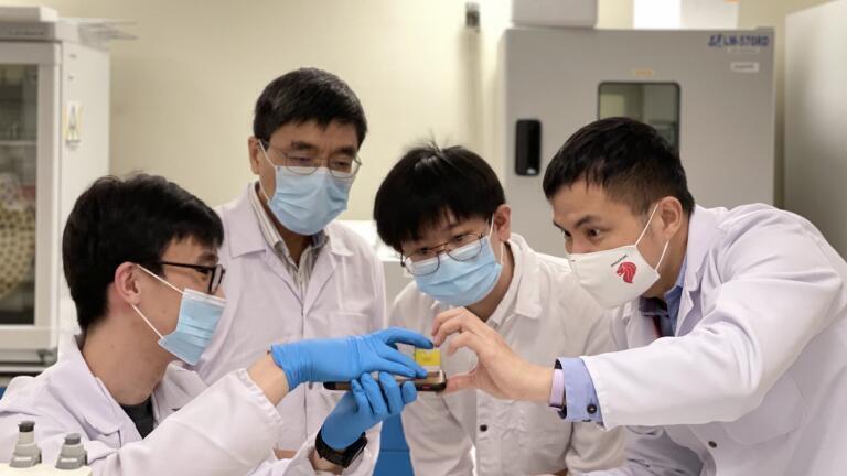 Pic 2:  project officer Ooi Kean Hean, Professor Lin Weisi, PhD student Hou Jingwen, Associate Professor Tan Meng How