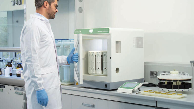 Matrix-independent Method for Fat Determinations in Food and Feed Samples