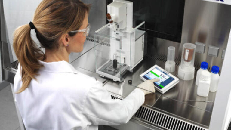 XPR Automatic’s footprint makes it perfect for use in safety cabinets and fume hoods. 