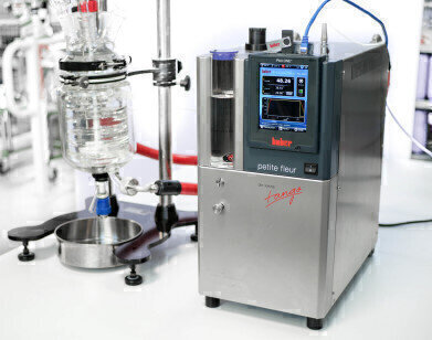 Compact Process Thermostat for Laboratory Applications: Accurate. Efficient. Adaptable.