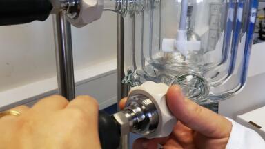 Flexible Kit Speeds Up Glass Reactor Vessel Changeover