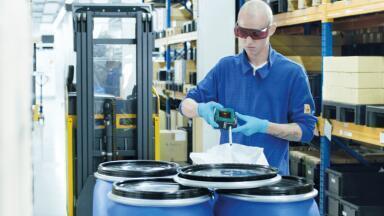 Handheld Raman for RMID in Pharma and Other Regulated Industries