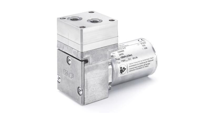 The N 96 pump series features compact versions with AC/DC converter and PPS, stainless steel or aluminium pump heads. Image credits: KNF