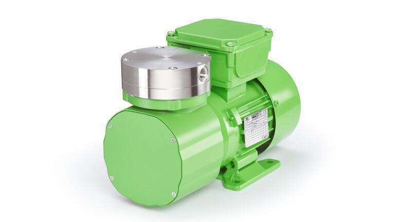 Using geodetic discharge, the compressor housing in the N 922 can be moved in increments of 90 degrees separately from the motor in order to be appropriately positioned for condensate draining. Image credits: KNF
