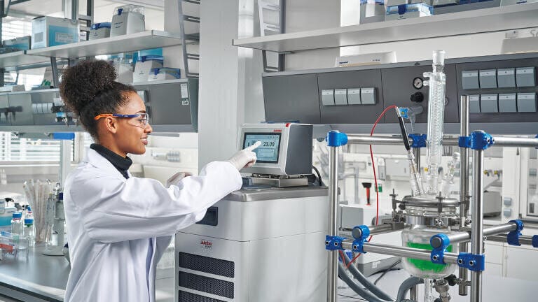 The MAGIO series offers the highest performance class, with a working temperature range from -50°C to +300°C and a heating capacity of up to 3 kW. 