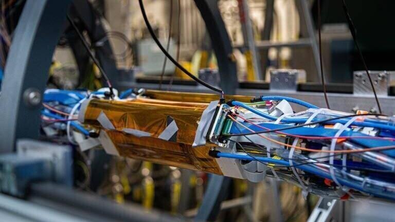The Mu3e tracker assembly