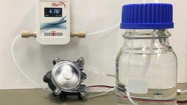 Fast and Accurate Measurement of Mass Flow from Peristaltic Pumps