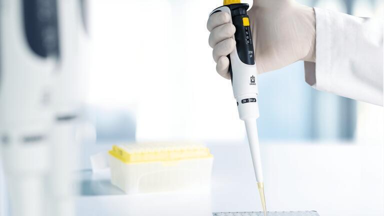 The Transferpette® S from BRAND. Pipetting, the easy way