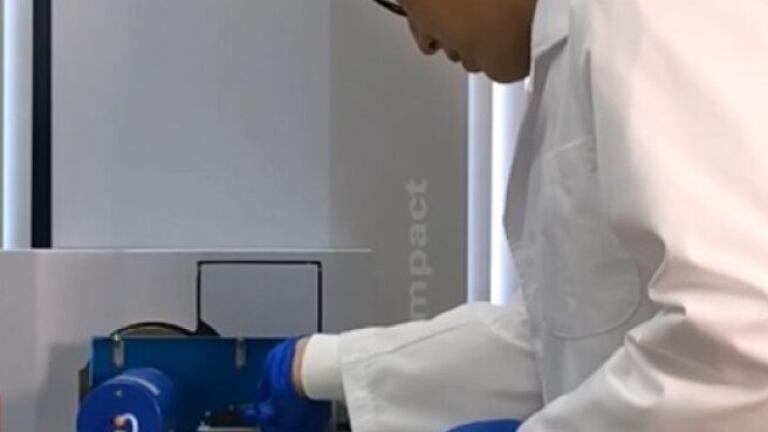 Introducing polymer sample into ionRocket temperature gradient sample introduction device for DART-MS.