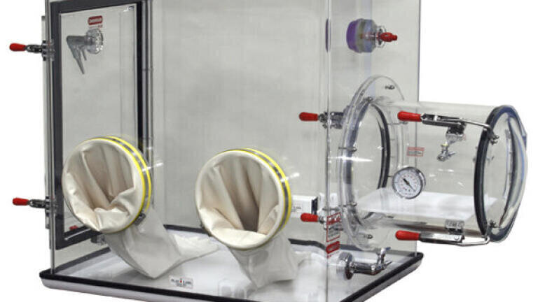 The completely sealed 'Compact' glove box with access door and transfer chamber.