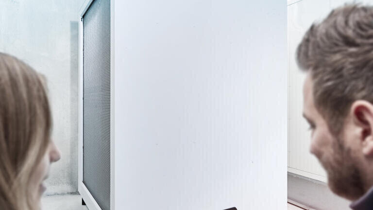 Lauda Ultracool chillers can be monitored and controlled via mobile devices.