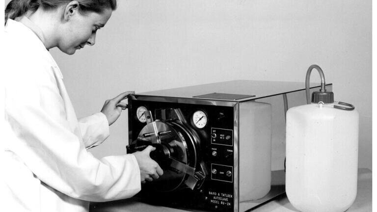 B&T Autoclave – Early 1960s, 8U-24 Autoclave in operation 