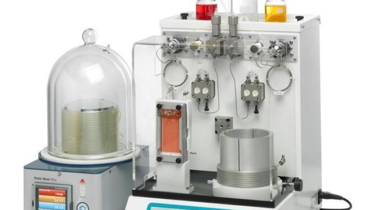 Polar Bear Plus Flow™ temperature control module integrated with a FlowSyn system.