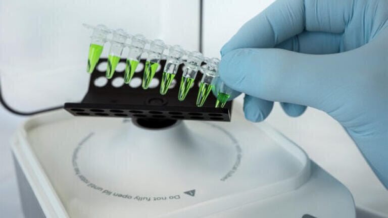  The Starlab Minicentrifuge combines ease of use and unique design.