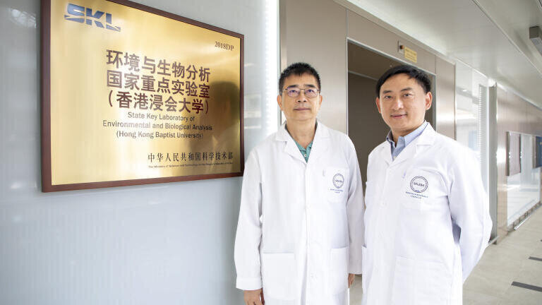 Professor Cai Zongwei (left) and Dr Yang Zhu (right).