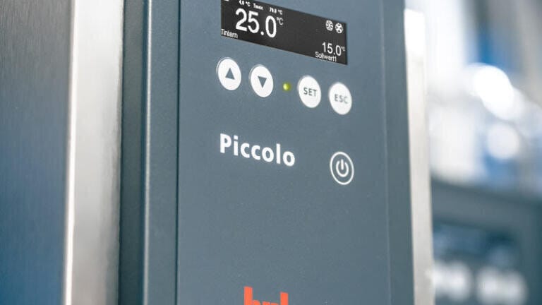 The Piccolo can not only cool, it can also heat and is therefore versatile for temperature control tasks from 4 to 70°C.