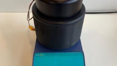Compact Batch Photoreactor with Temperature Control