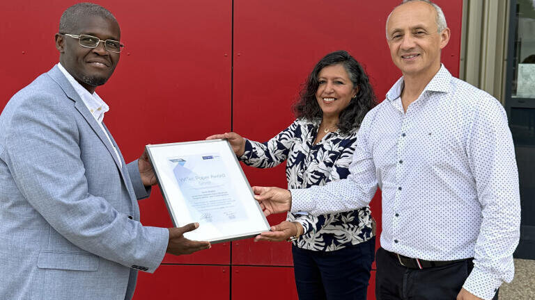Aïcha Badou (middle), PhD Engineer from the Muséum National d’Histoire Naturelle (MNHN), Direction Générale Déléguée à la Recherche, à l'Expertise, à la Valorisation et à l'Enseignement (DGD-REVE), Station marine de Concarneau, and Jean-François Bardeau (right), CNRS Director of Research at the Institut des Molécules et Matériaux du Mans (IMMM, UMR CNRS no. 6283), Le Mans Université, receive the WITec Paper Award Silver certificate from Maxime Tchaya, WITec Director France and Manager Poland (left).