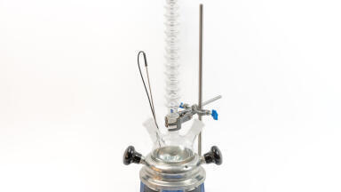 Sustainable benchtop synthesis tool for batch reactions from 50 mL to 500 mL