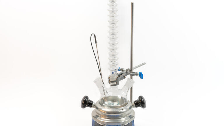 Sustainable benchtop synthesis tool for batch reactions from 50 mL to 500 mL