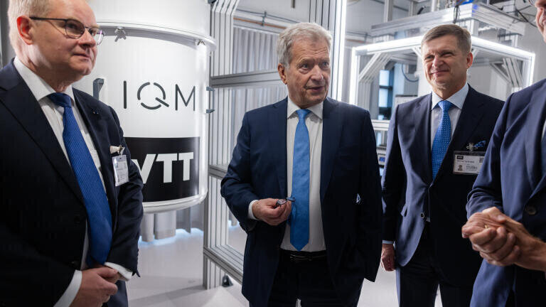 President of the Republic of Finland Sauli Niinistö visits VTT’s new 20-qubit quantum computer.