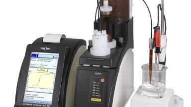 Versatile titrator for simultaneous two-line titrations