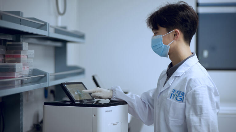 Automated lab-on-a-chip system DNBeLab-D4 system.