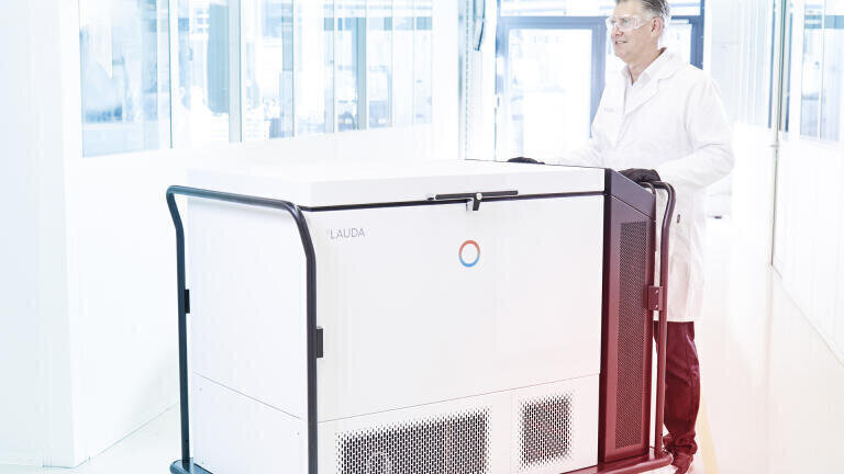 With its active cooling, the Mobifreeze ultra-low temperature freezer can be used both stationary and mobile.