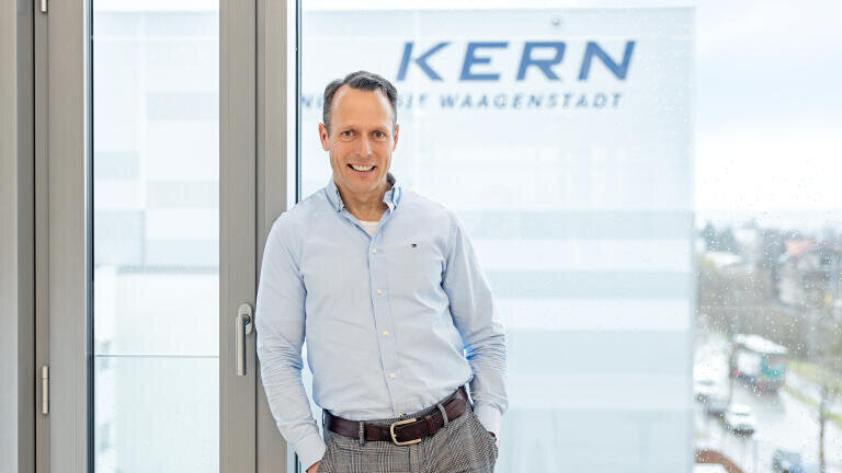 The passage of time: today, Albert Sauter, Managing Director of KERN & SOHN GmbH, is focusing on networkable products which can be adapted to meet individual needs as well as specialised software.