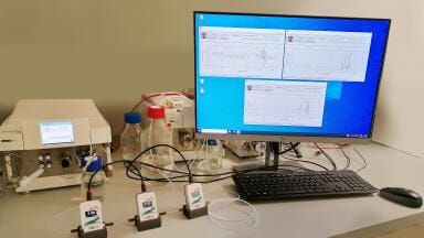 Continuous validation of HPLC performance in regulated laboratories