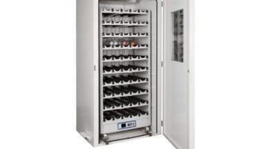 CO2 incubator with built-in roller