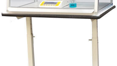Balance enclosure for critical weighing procedures