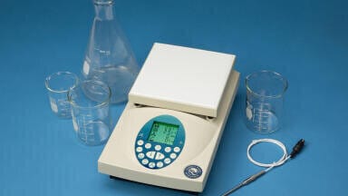 New programmable hot plate with precise temperature control