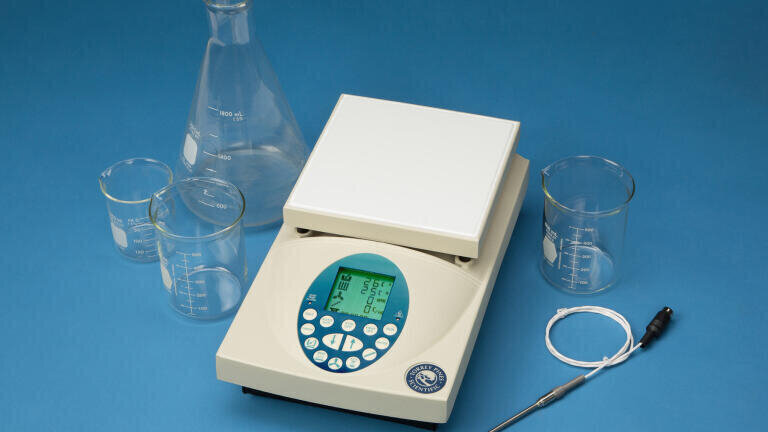 New programmable hot plate with precise temperature control