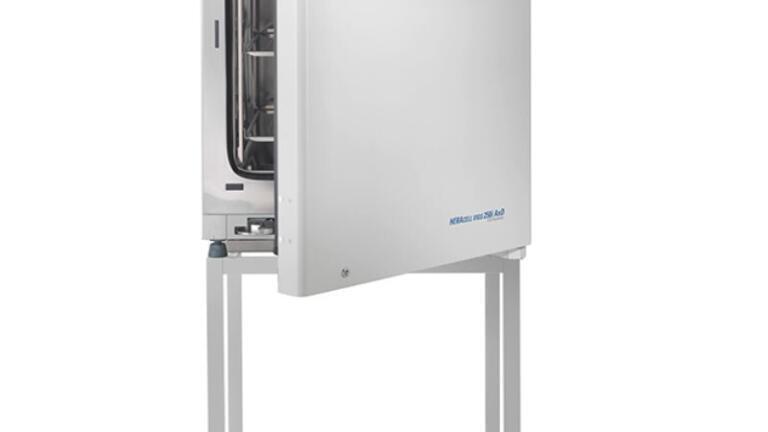 Automated CO2 incubators for advanced cell therapy production