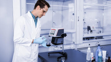 Rotational Viscometer Setup for Small Sample Sizes: ViscoQC + PTD 100 Cone-Plate