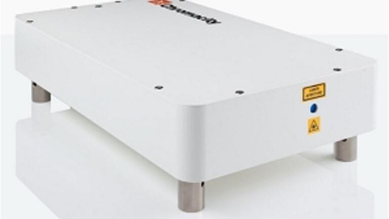 Ultrafast fibre vs tuneable ultrafast lasers: A comparative study