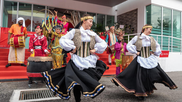 Vibrant cultural performances at the grand opening of Anton Paar’s new Technical Center.